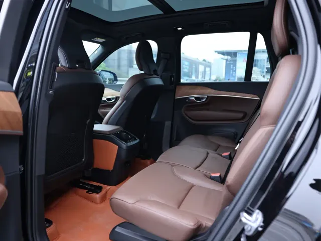 Volvo XC90 — Фото автомобиля 11