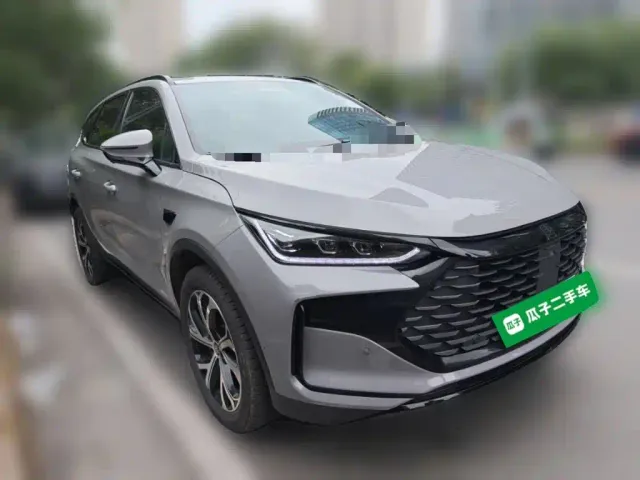 BYD Tang — Фото автомобиля 24