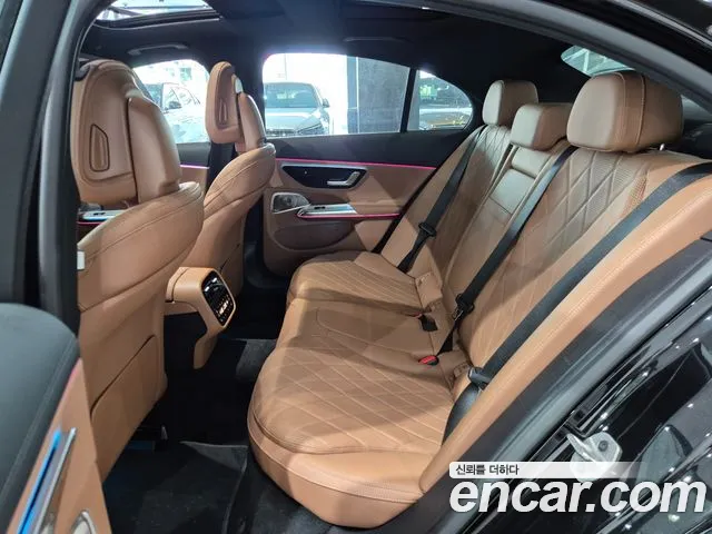 Mercedes-Benz E-Class — Фото автомобиля 11