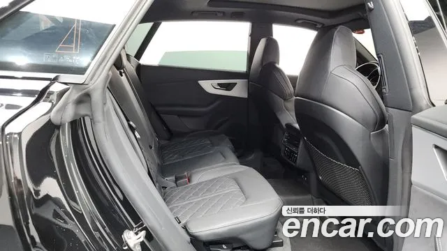 Audi Q8 55 TFSI quattro Premium — Фото автомобиля 12