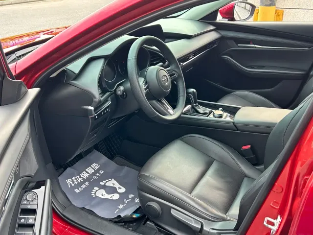 Mazda Axela — Фото автомобиля 4