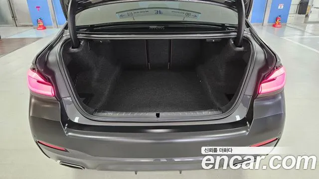 BMW 5 Series — Фото автомобиля 14