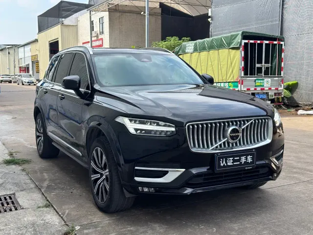 Volvo XC90 — Фото автомобиля 3