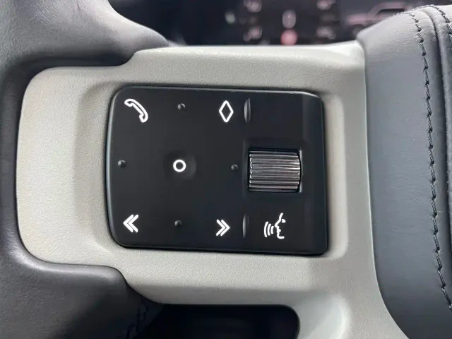 Land Rover Defender — Фото автомобиля 6