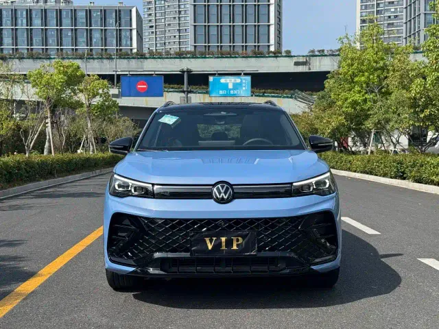 Volkswagen Tiguan L — Фото автомобиля 2