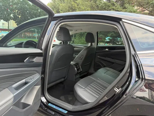 Volkswagen Passat — Фото автомобиля 8