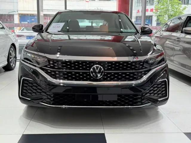 Volkswagen Passat 2022 330TSI Starlight Elite Edition — Фото автомобиля 2