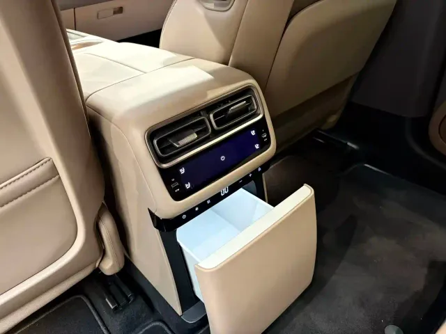 Li Auto i6 — Фото автомобиля 16