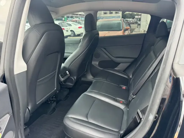 Tesla Model Y — Фото автомобиля 5
