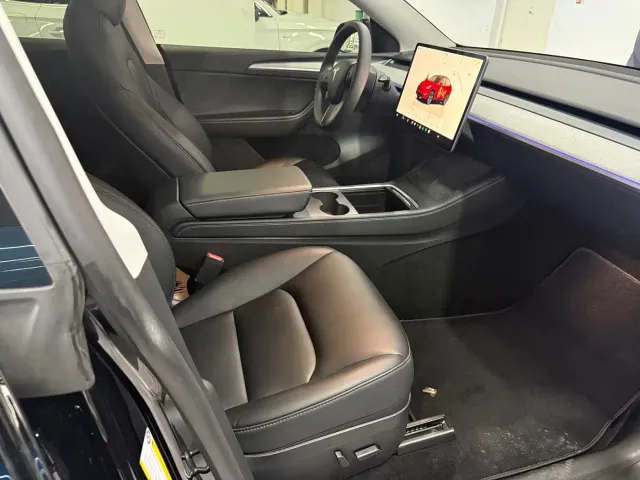 Tesla Model Y — Фото автомобиля 4