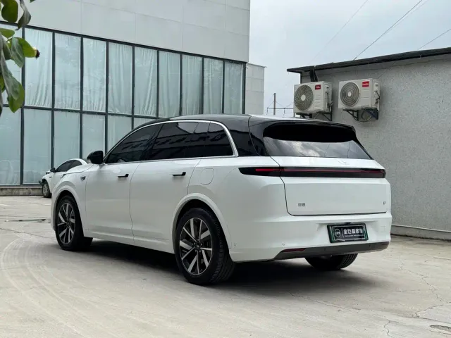 Li Auto L7 — Фото автомобиля 19