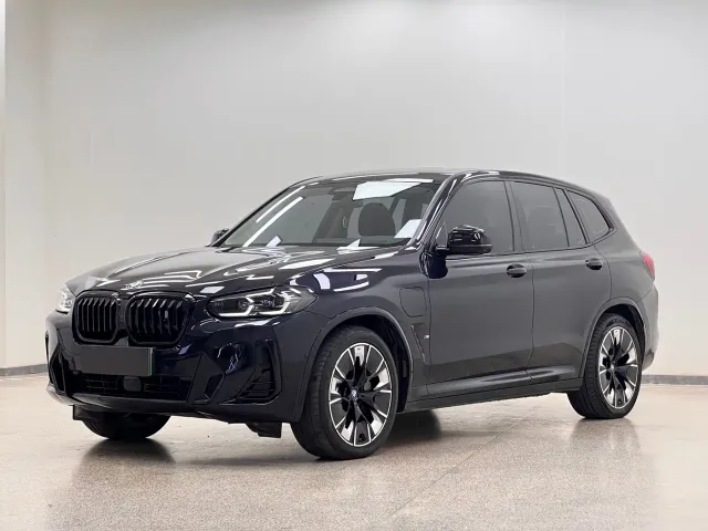 Фотография автомобиля — BMW iX3