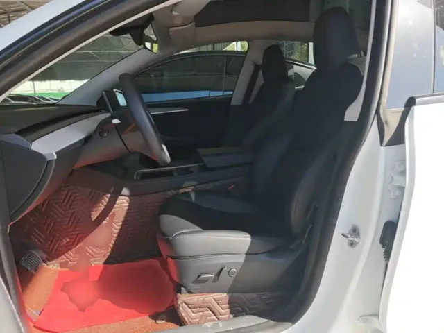 Tesla Model Y — Фото автомобиля 14