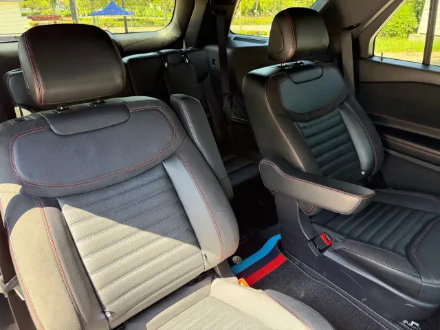 Ford Explorer — Фото автомобиля 23