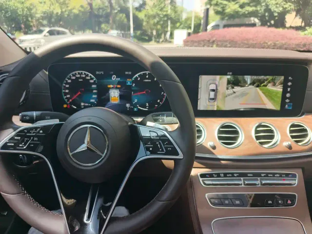 Mercedes-Benz E-Class — Фото автомобиля 15