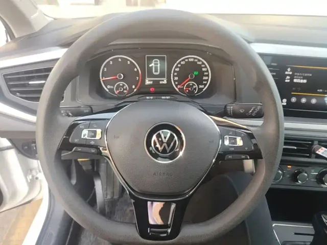 Volkswagen Polo — Фото автомобиля 10