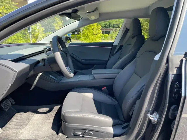 Tesla Model 3 — Фото автомобиля 7