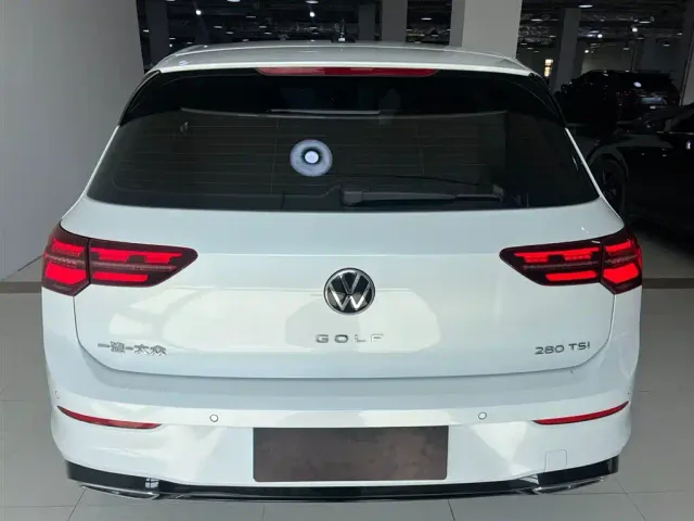 Volkswagen Golf — Фото автомобиля 5