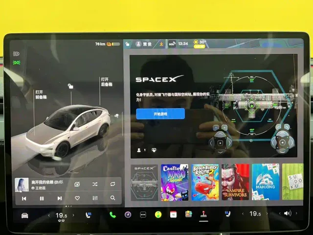 Tesla Model Y — Фото автомобиля 26