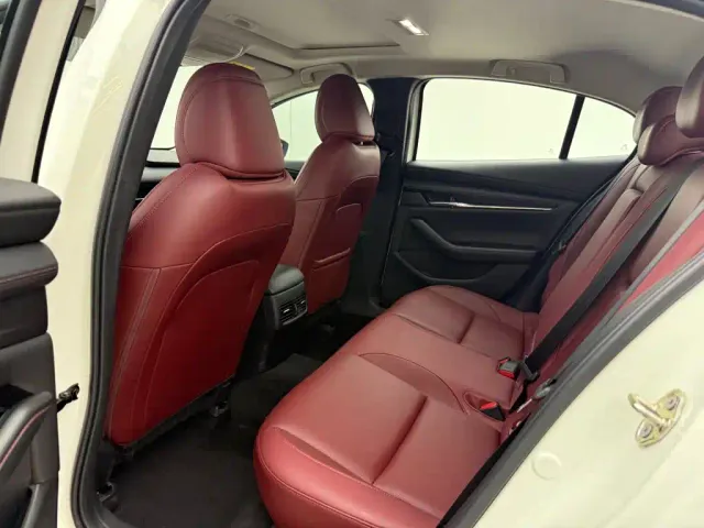 Mazda Axela — Фото автомобиля 7