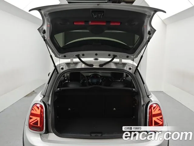 MINI Cooper Electric — Фото автомобиля 19