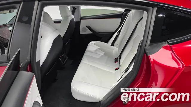 Tesla Model 3 — Фото автомобиля 16