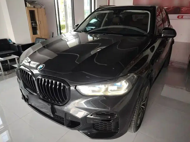 Фотография автомобиля — BMW X5