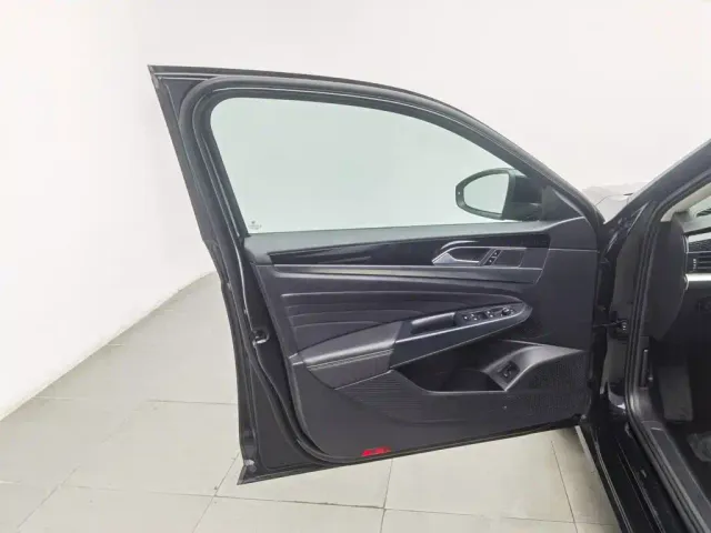 Volkswagen Passat — Фото автомобиля 8