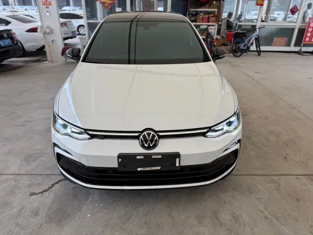 Volkswagen Golf — Фото автомобиля 2
