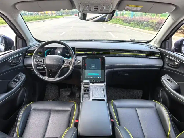 Roewe RX5 — Фото автомобиля 12