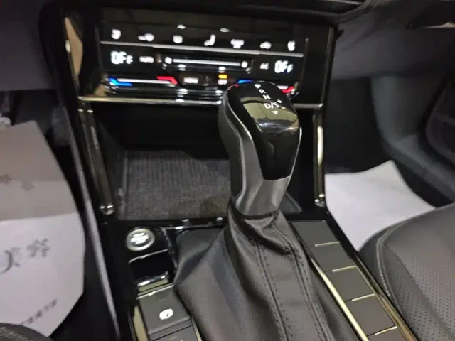 Volkswagen Passat — Фото автомобиля 13