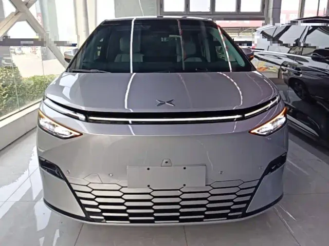 Xpeng X9 — Фото автомобиля 2