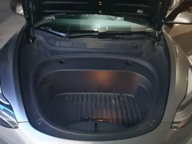 Tesla Model 3 — Фото автомобиля 19