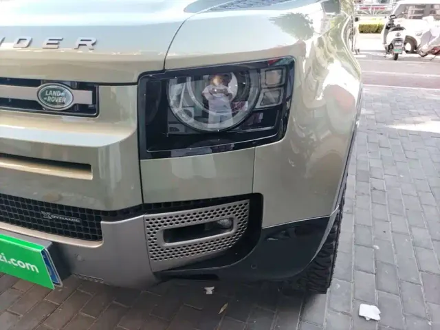 Land Rover Defender — Фото автомобиля 23