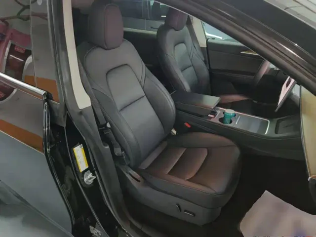 Tesla Model Y — Фото автомобиля 24