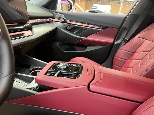 BMW 5 Series — Фото автомобиля 6