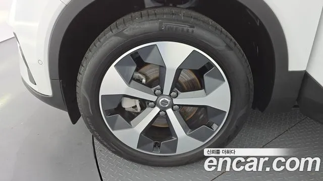 Вольво XC40 B4 Ultra Bright — Фото автомобиля 5