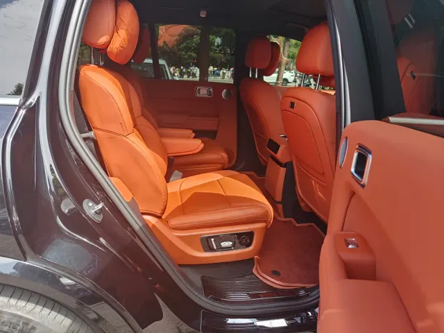 Li Auto L8 — Фото автомобиля 10