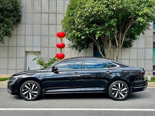 Volkswagen Passat — Фото автомобиля 7