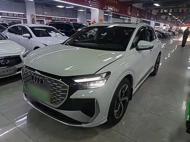 Фотография автомобиля — Audi Q4 e-tron