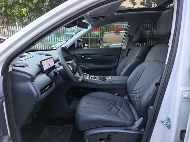 Geely Galaxy Starship 7 EM-i — Фото автомобиля 9