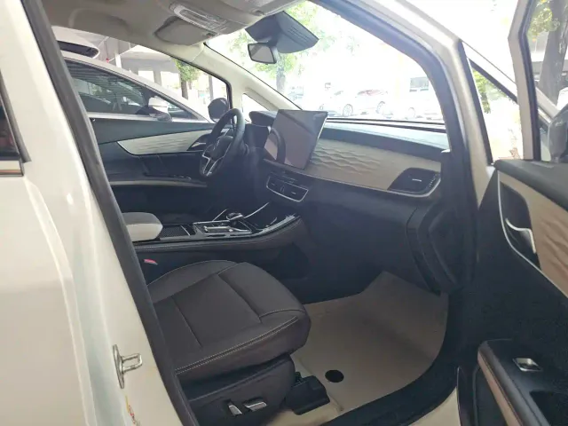 BYD Song MAX — Фото автомобиля 11