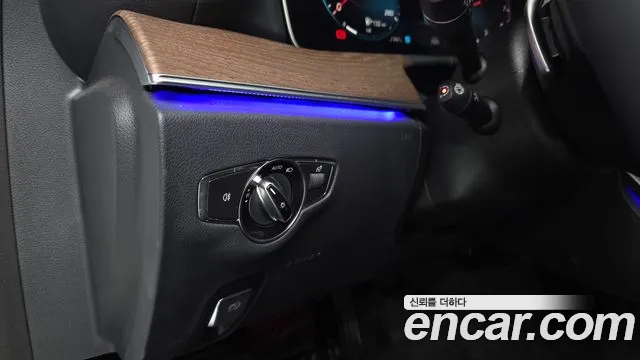 Mercedes-Benz E-Class — Фото автомобиля 19