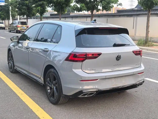 Volkswagen Golf — Фото автомобиля 11