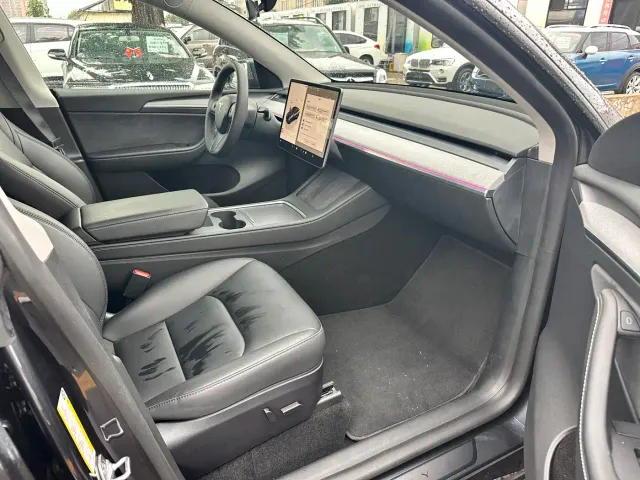 Tesla Model Y — Фото автомобиля 7