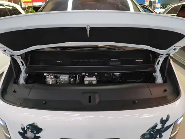 Li Auto MEGA — Фото автомобиля 19