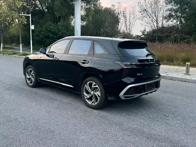 Hongqi HS3 PHEV — Фото автомобиля 4
