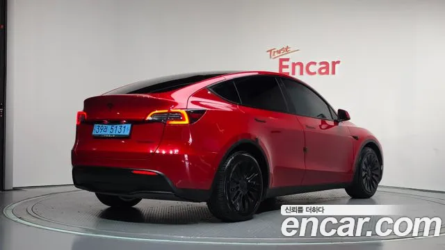 Tesla Model Y — Фото автомобиля 2