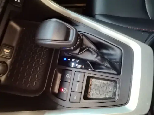 Toyota RAV4 — Фото автомобиля 13