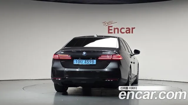BMW i5 G60 — Фото автомобиля 4